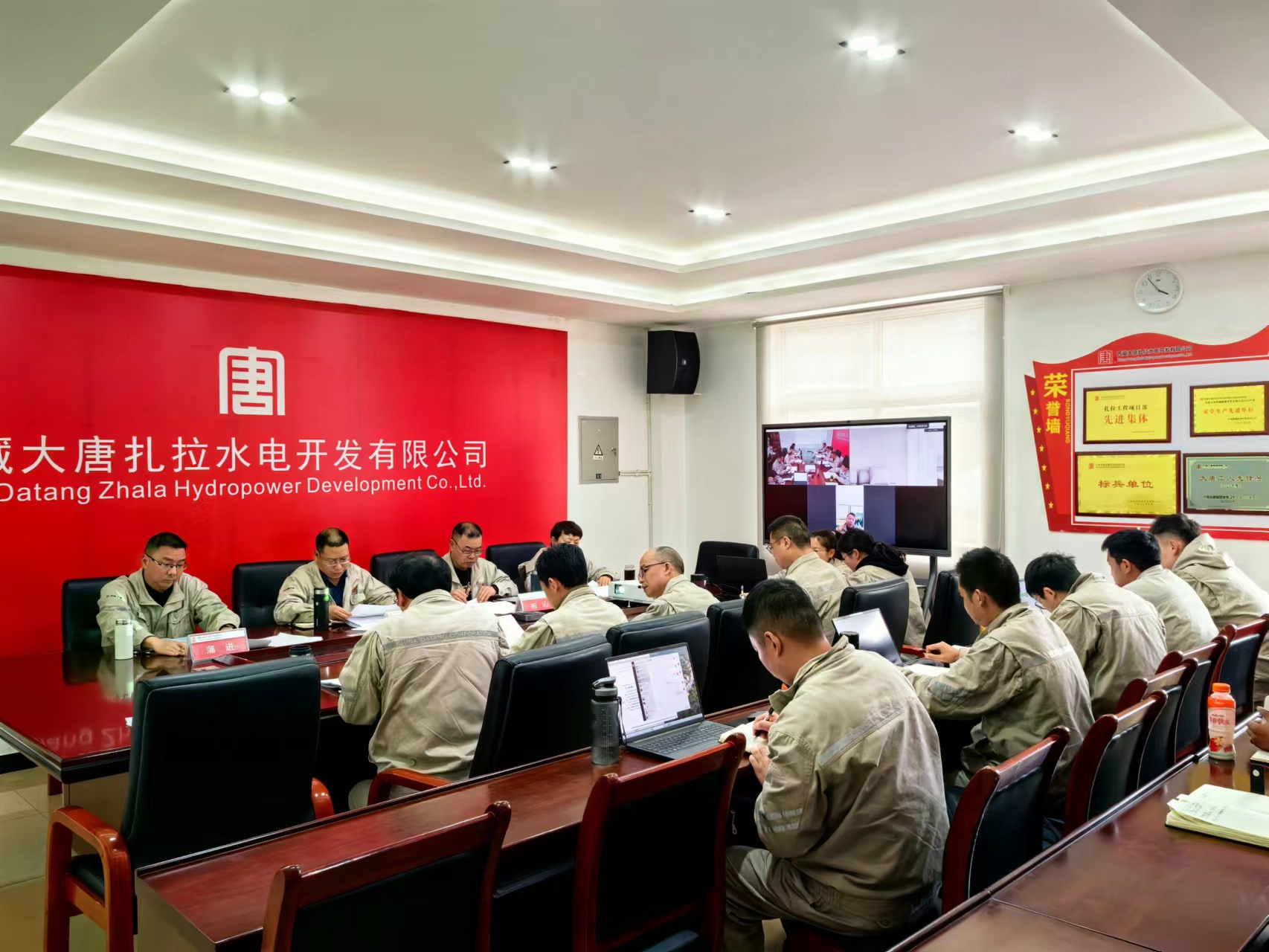 扎拉公司貫徹落實(shí)年中工作會(huì)精神.jpg